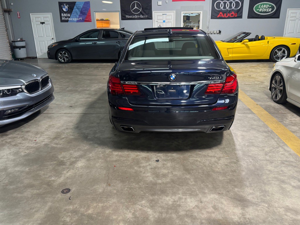 2015 BMW 7 Series Image 5