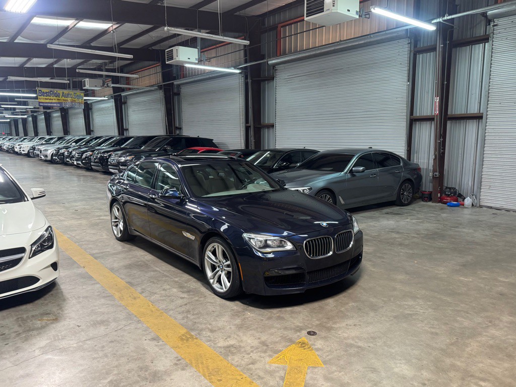 2015 BMW 7 Series Image 9