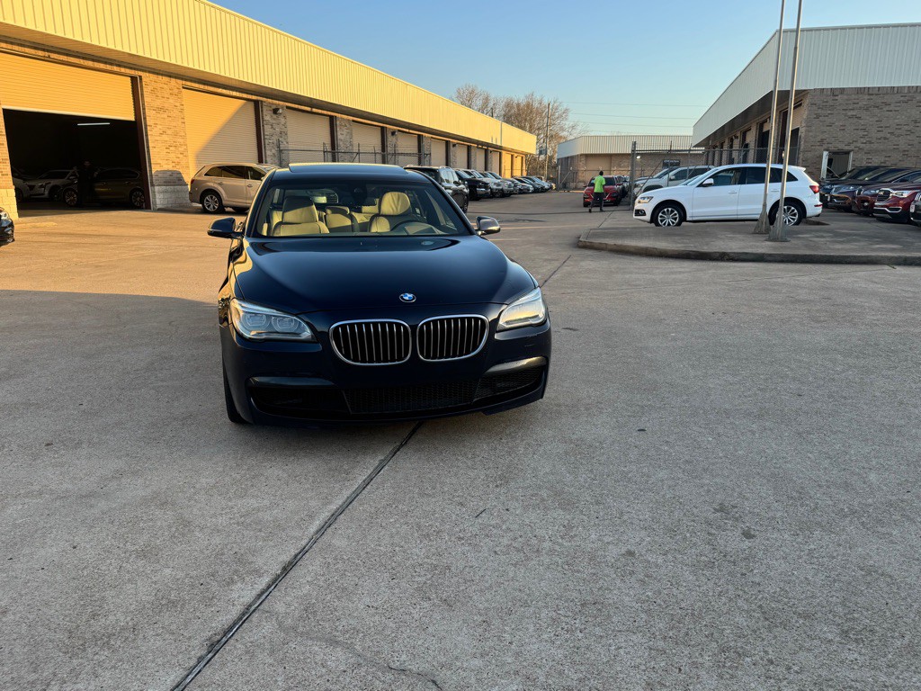 2015 BMW 7 Series Image 12