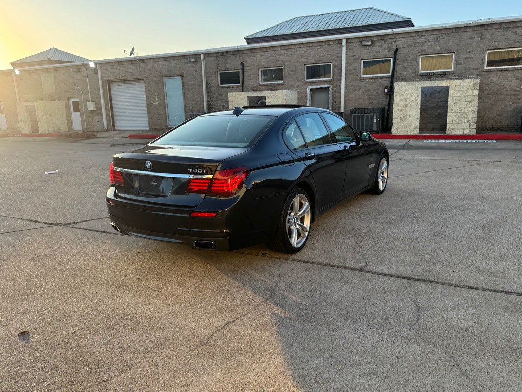 2015 BMW 7 Series Image 14