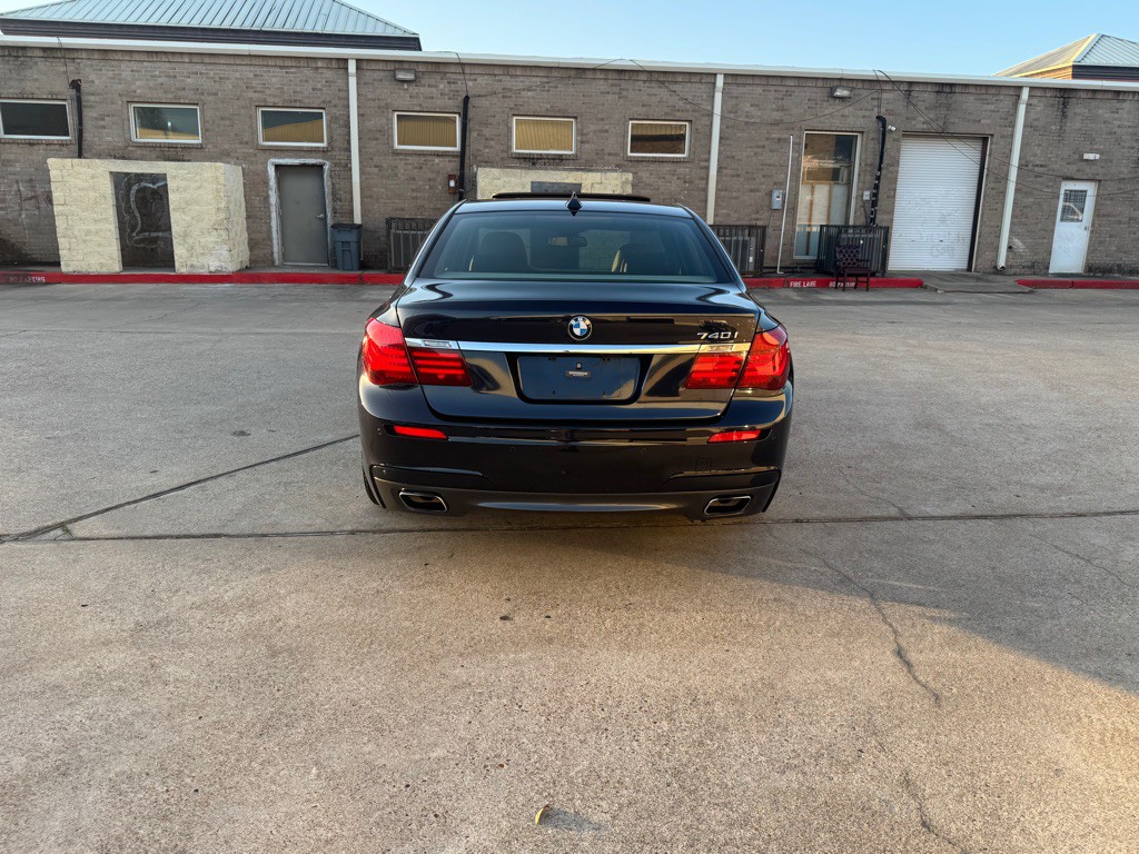 2015 BMW 7 Series Image 15