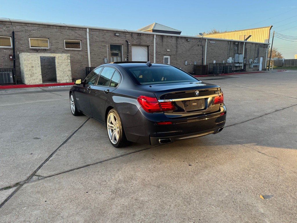 2015 BMW 7 Series Image 16