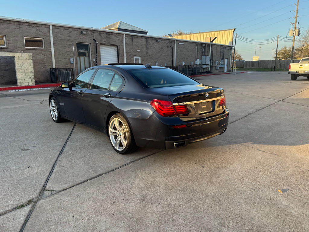 2015 BMW 7 Series Image 17