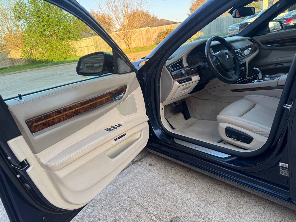 2015 BMW 7 Series Image 18