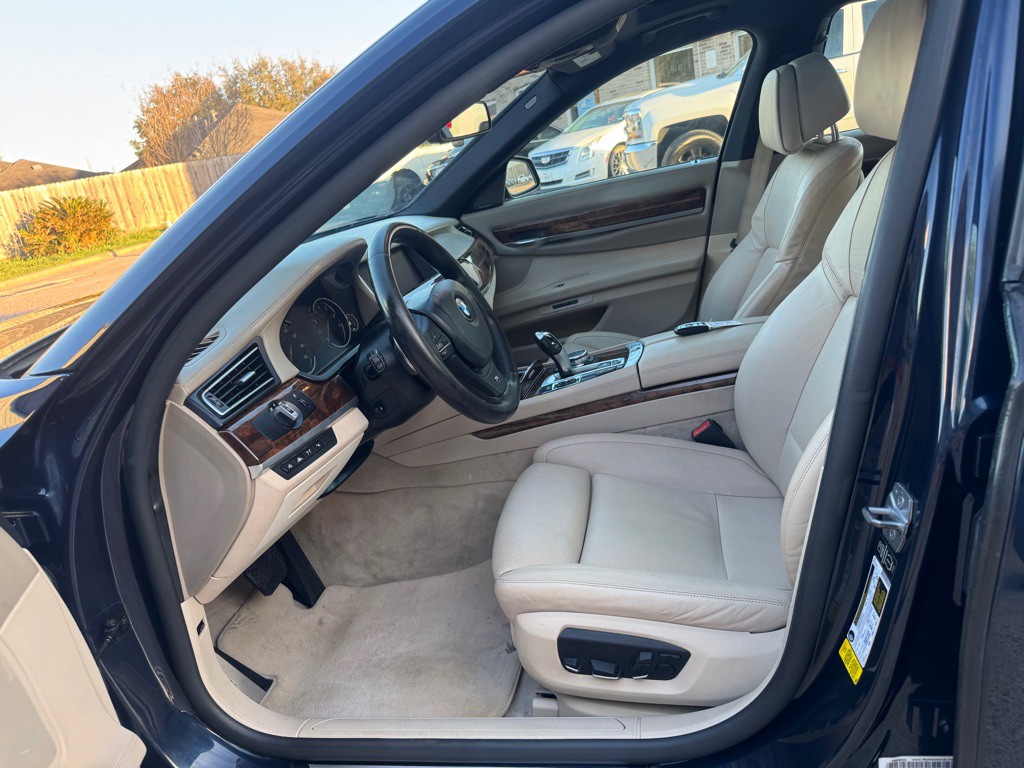 2015 BMW 7 Series Image 20