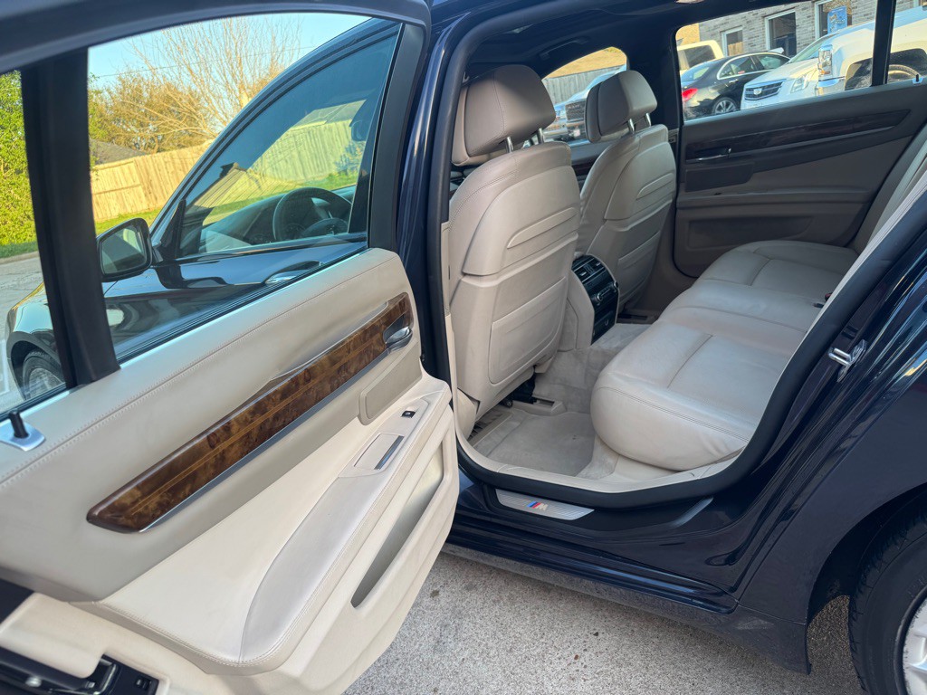 2015 BMW 7 Series Image 21