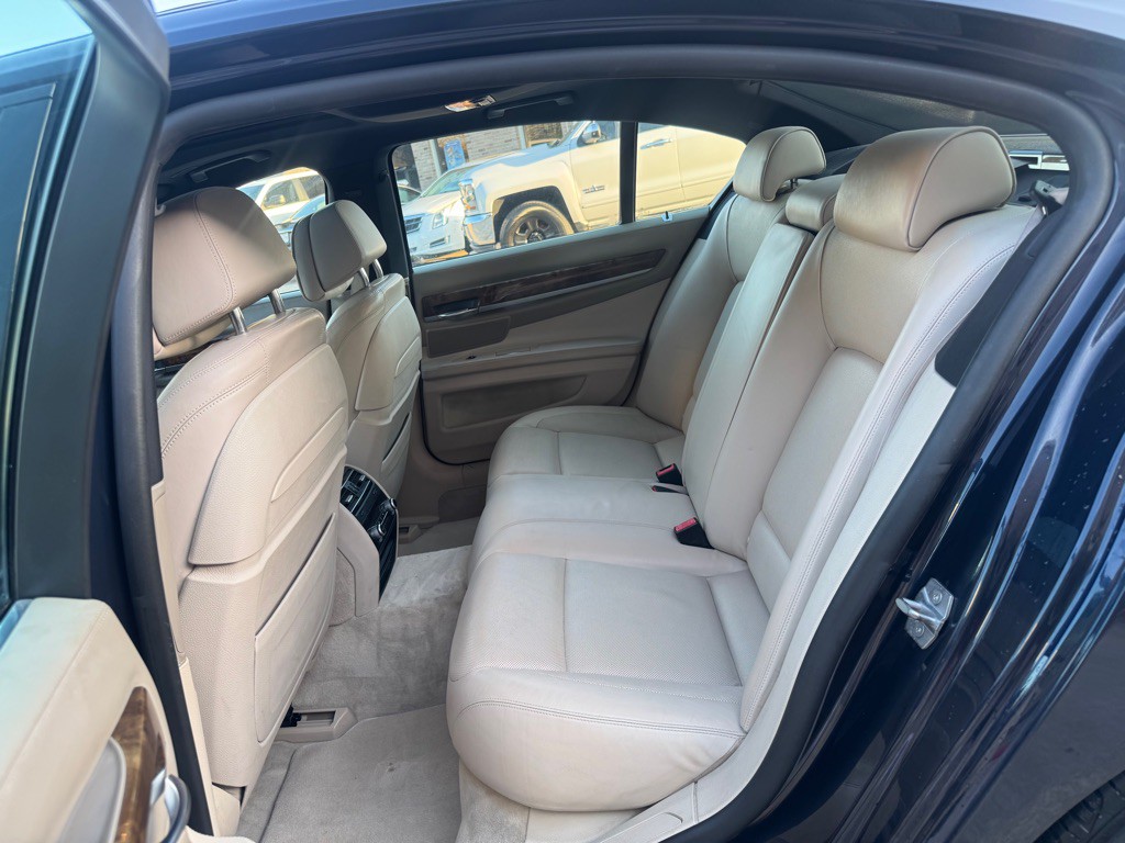 2015 BMW 7 Series Image 22