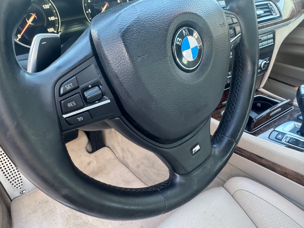 2015 BMW 7 Series Image 29