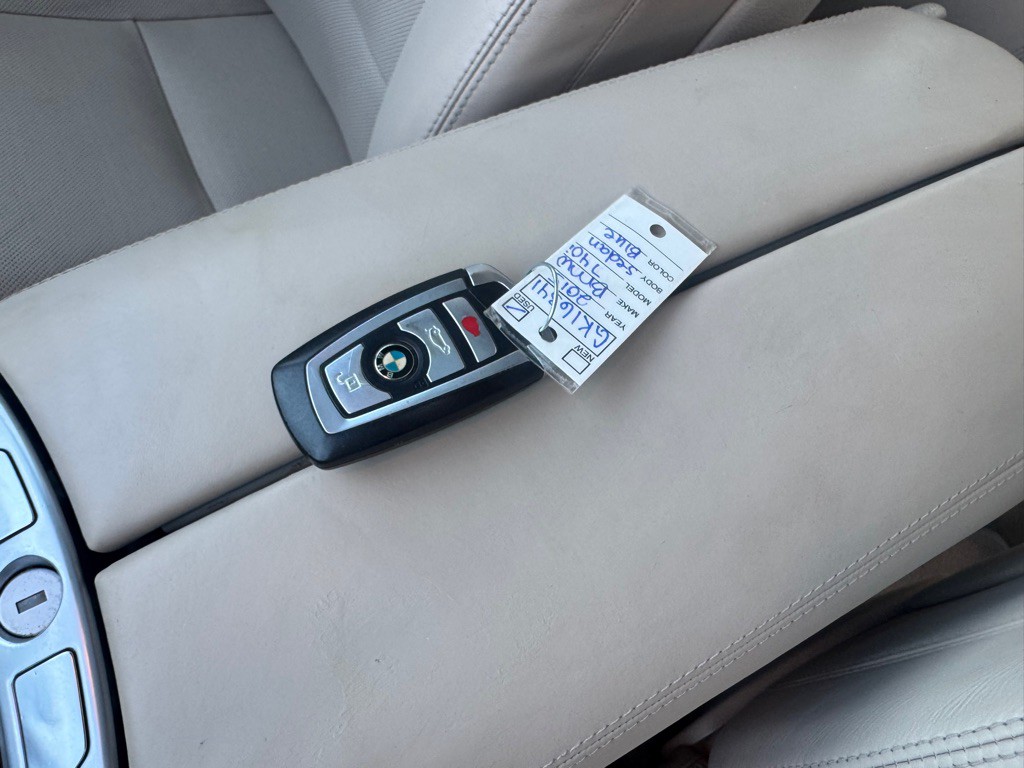 2015 BMW 7 Series Image 35