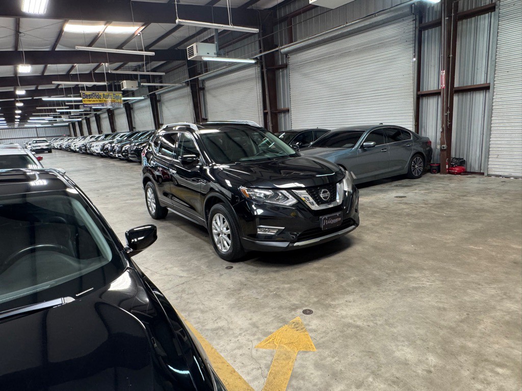 2018 Nissan Rogue Image 2