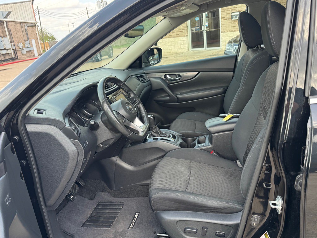 2018 Nissan Rogue Image 17