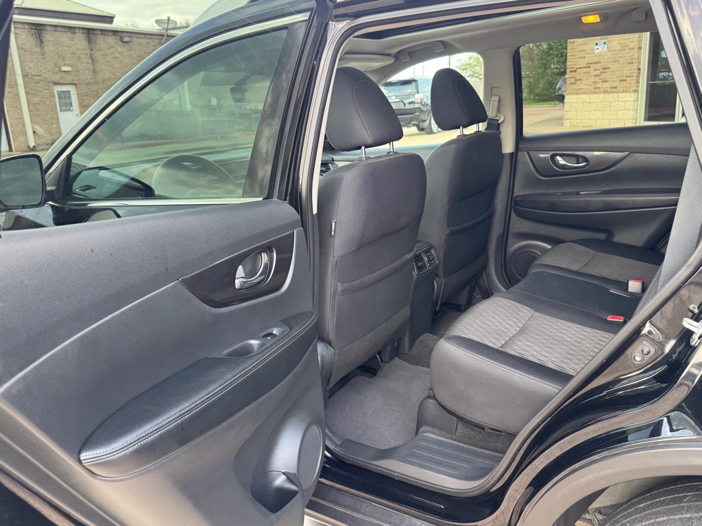 2018 Nissan Rogue Image 18