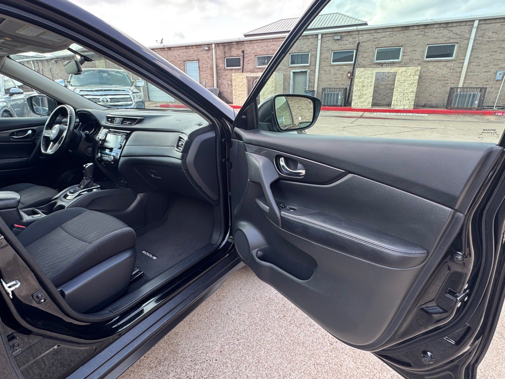 2018 Nissan Rogue Image 21