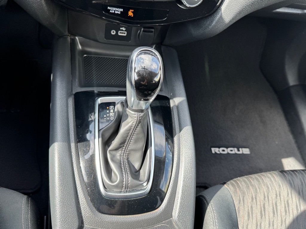 2018 Nissan Rogue Image 38