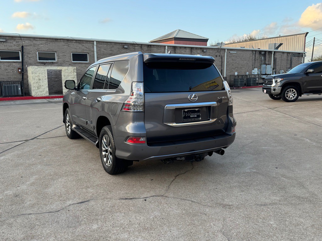 2015 Lexus GX Image 18