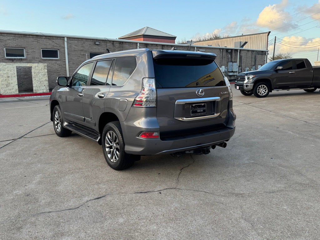 2015 Lexus GX Image 19
