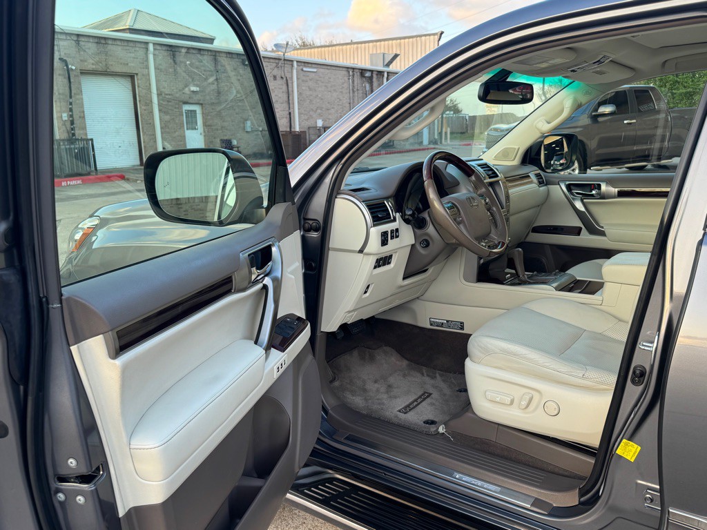 2015 Lexus GX Image 20