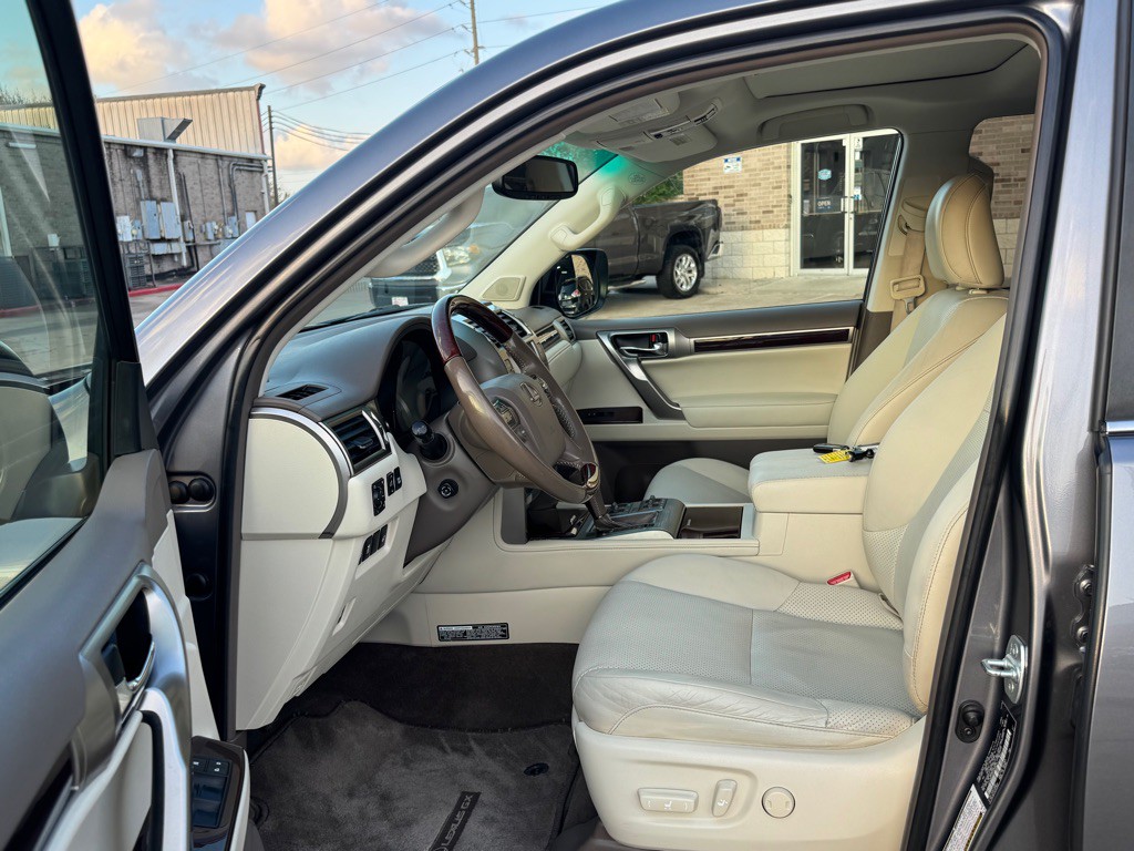 2015 Lexus GX Image 21