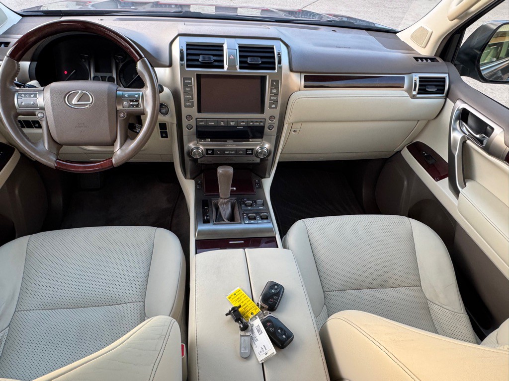 2015 Lexus GX Image 24