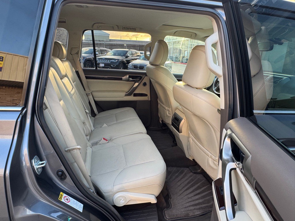 2015 Lexus GX Image 26