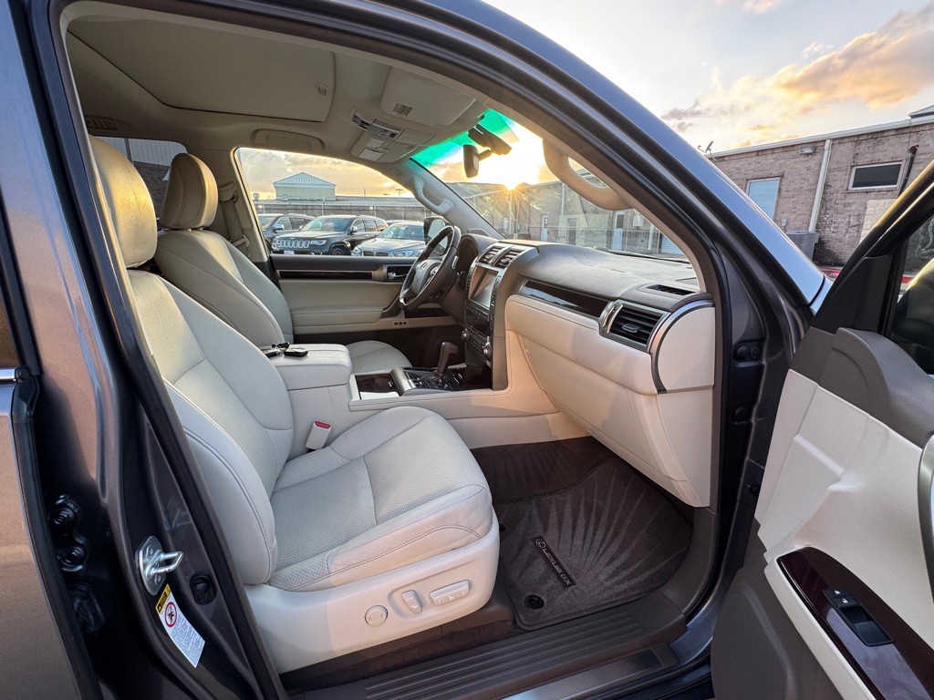 2015 Lexus GX Image 29