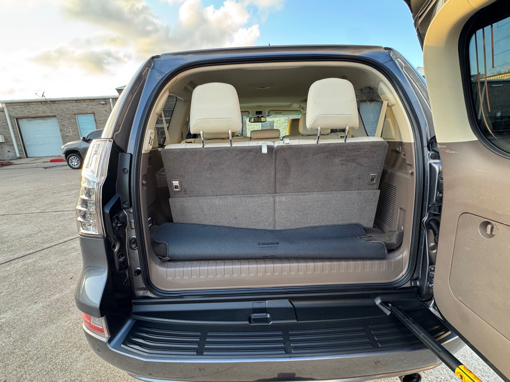 2015 Lexus GX Image 30