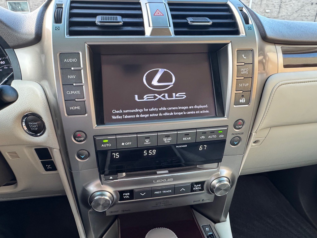 2015 Lexus GX Image 32