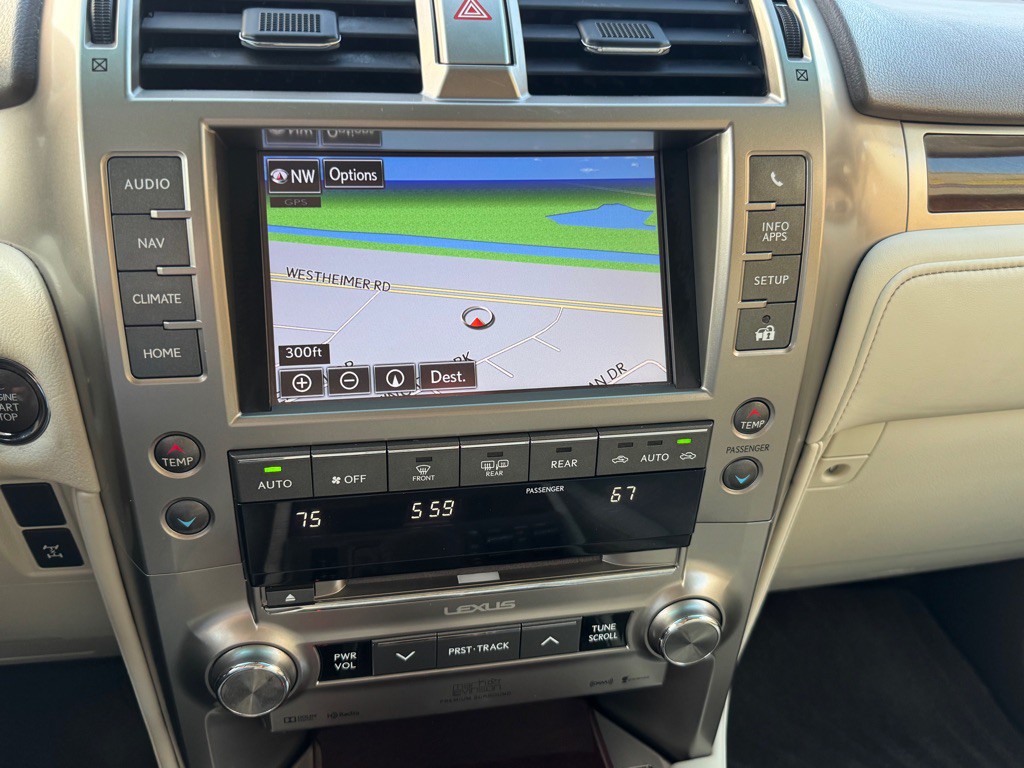 2015 Lexus GX Image 34