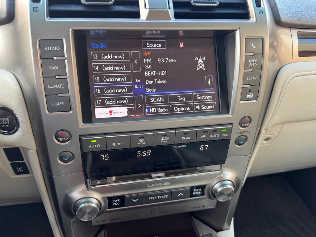 2015 Lexus GX Image 36