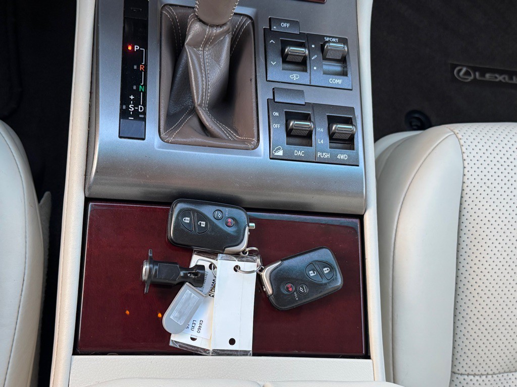 2015 Lexus GX Image 42