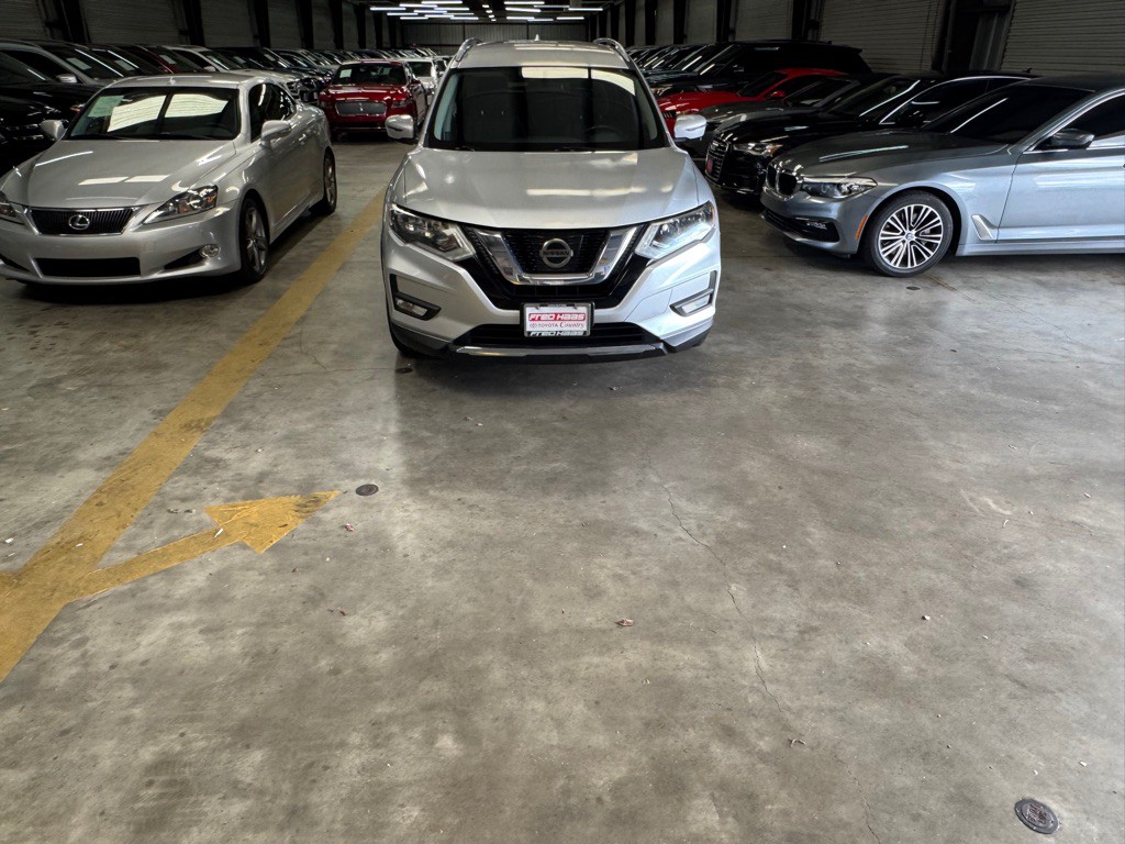 2017 Nissan Rogue Image 2