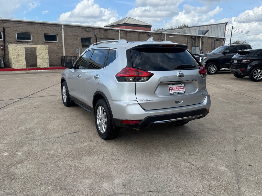 2017 Nissan Rogue Image 17