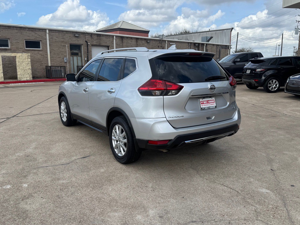 2017 Nissan Rogue Image 18