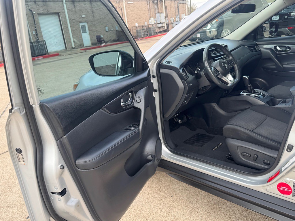 2017 Nissan Rogue Image 19