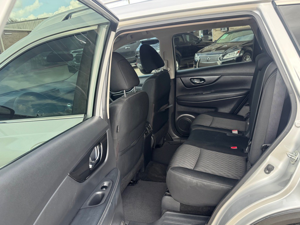 2017 Nissan Rogue Image 21