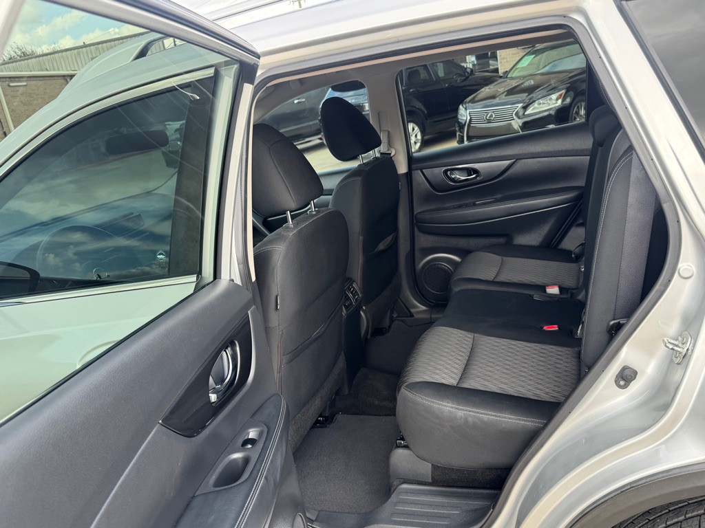 2017 Nissan Rogue Image 22