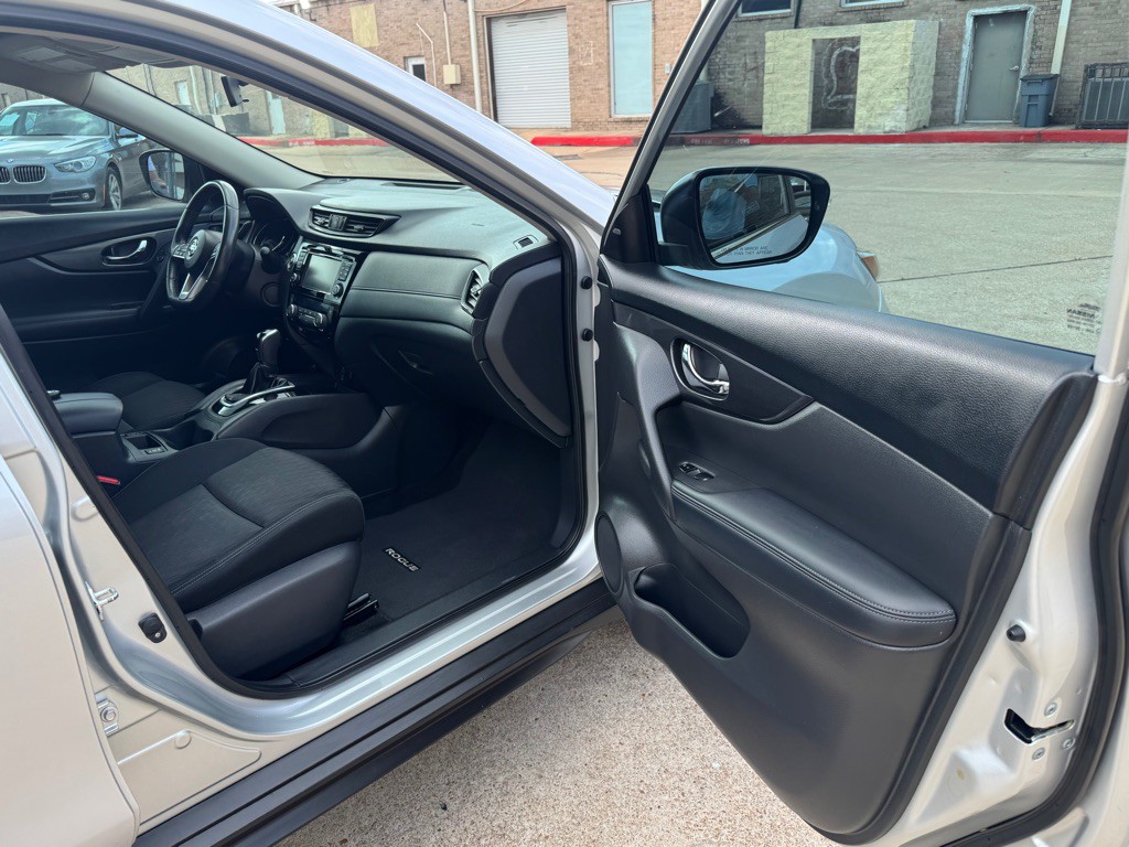 2017 Nissan Rogue Image 24