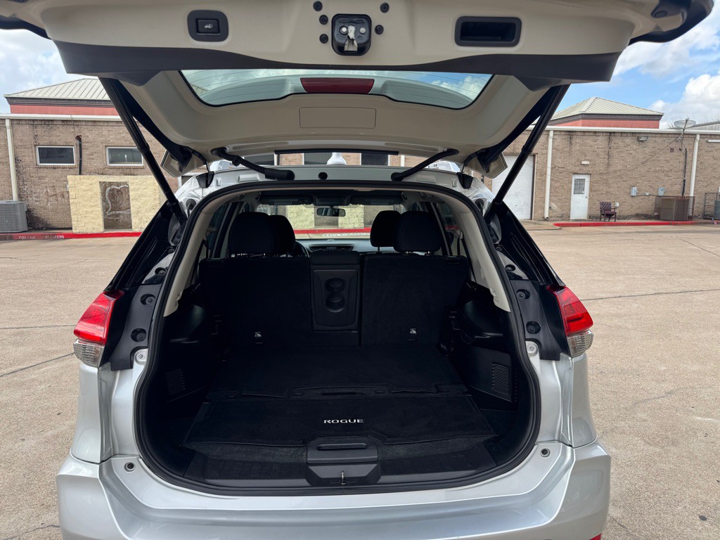 2017 Nissan Rogue Image 28