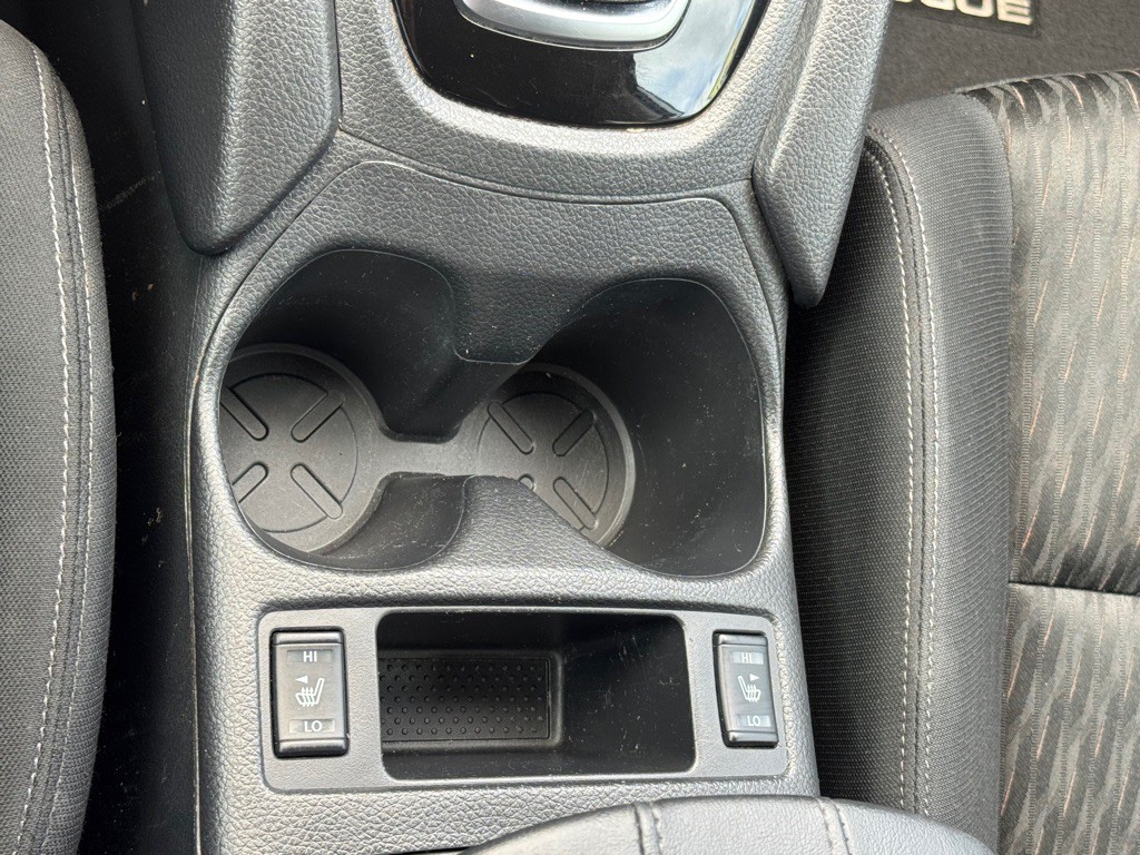 2017 Nissan Rogue Image 36