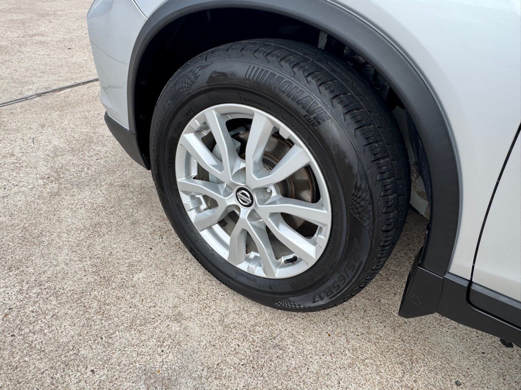 2017 Nissan Rogue Image 38