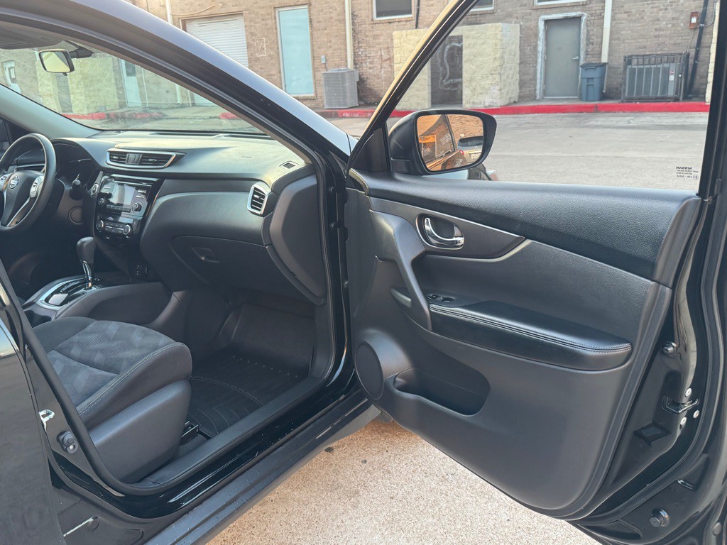 2015 Nissan Rogue Image 24