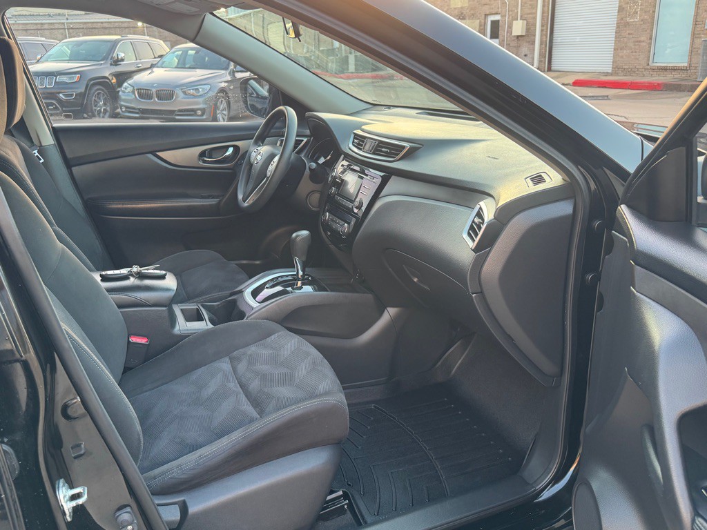 2015 Nissan Rogue Image 25