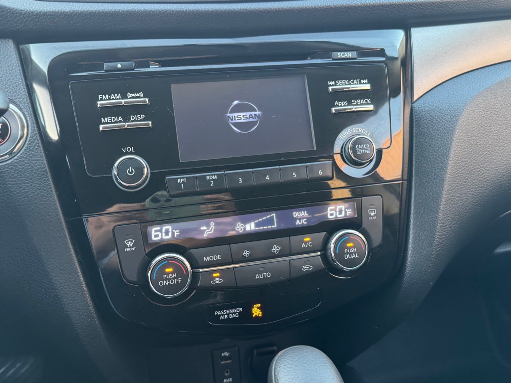 2015 Nissan Rogue Image 28