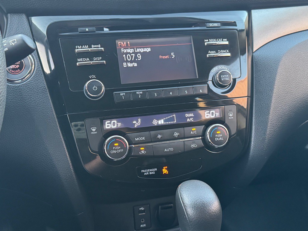 2015 Nissan Rogue Image 29