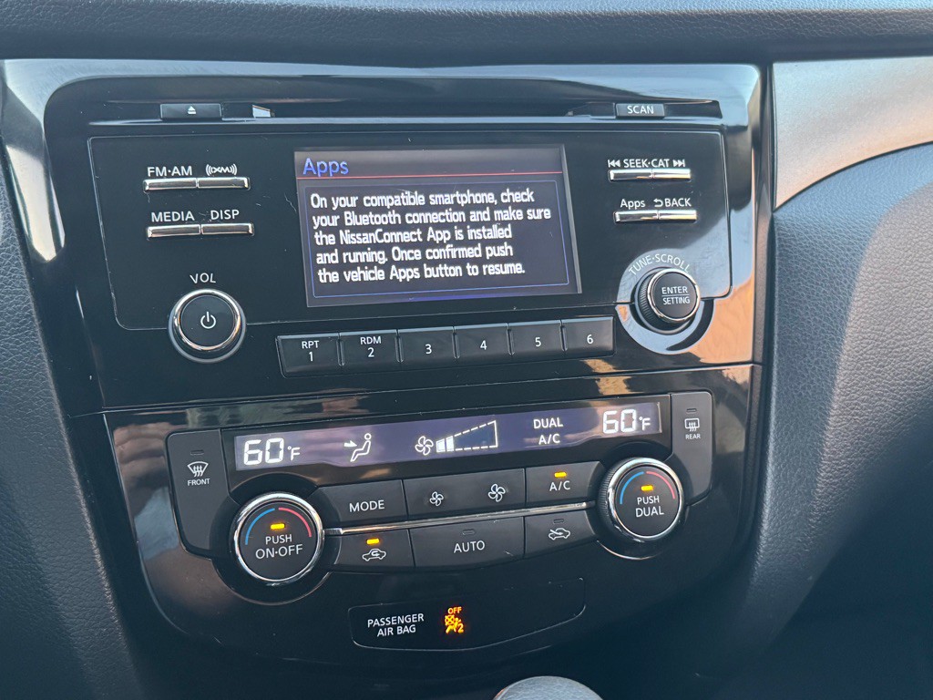 2015 Nissan Rogue Image 30