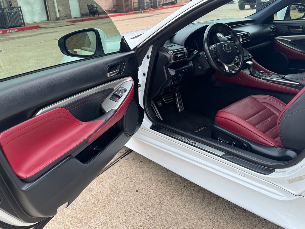 2016 Lexus RC Image 19