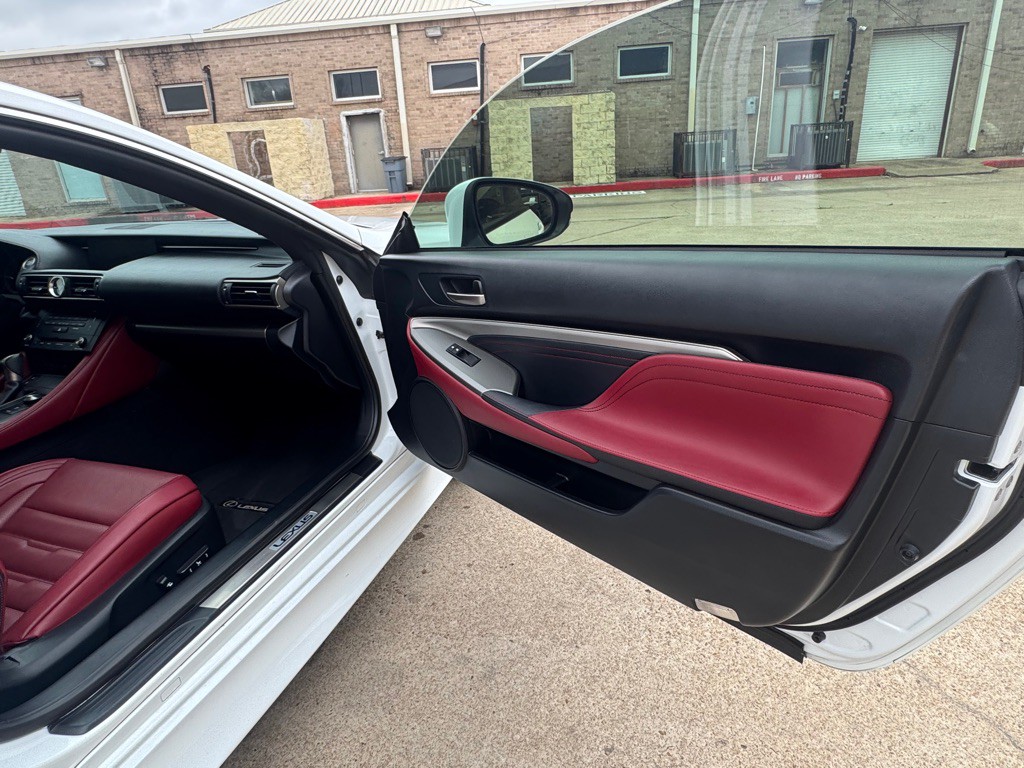 2016 Lexus RC Image 22