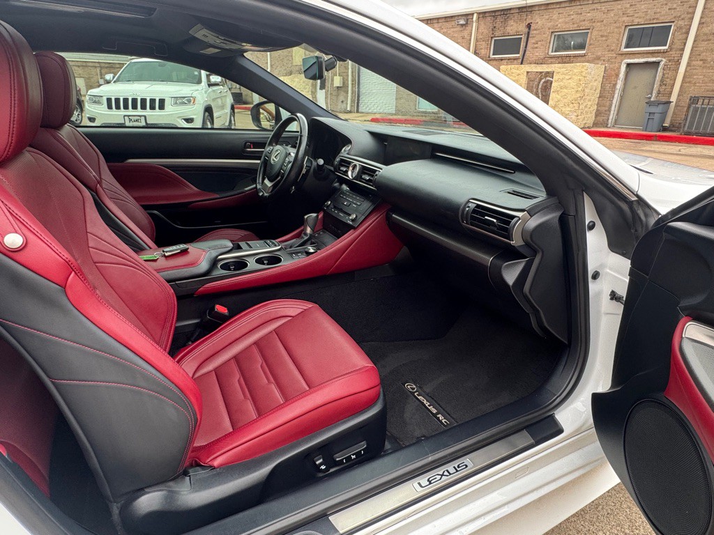 2016 Lexus RC Image 23