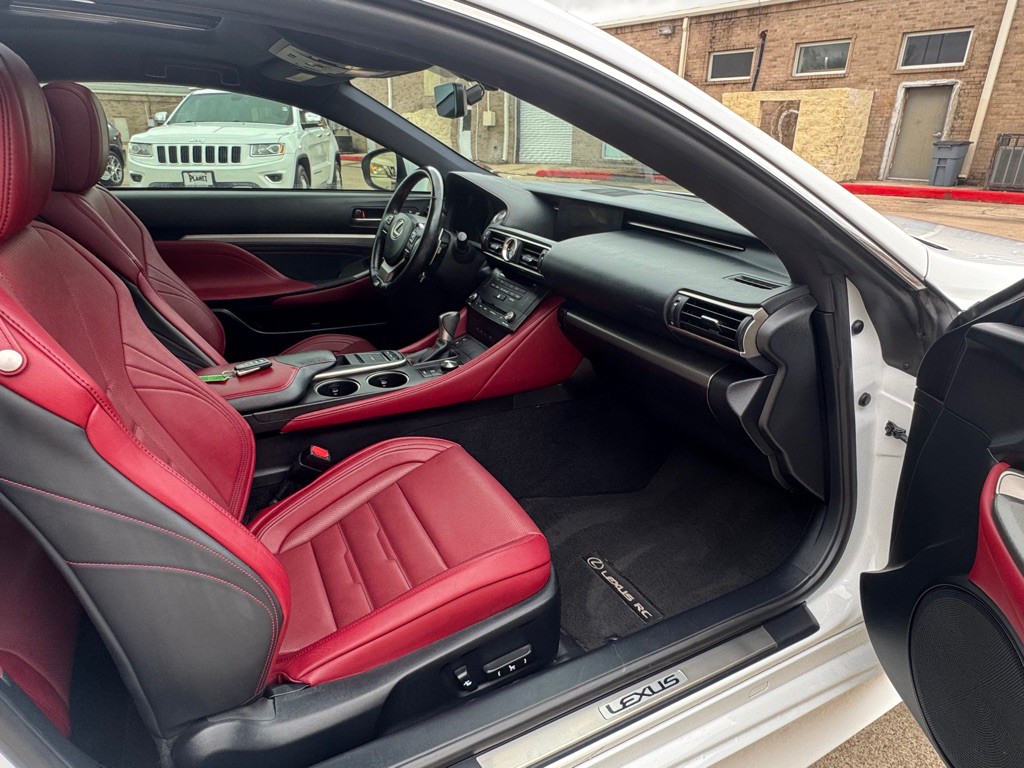 2016 Lexus RC Image 24