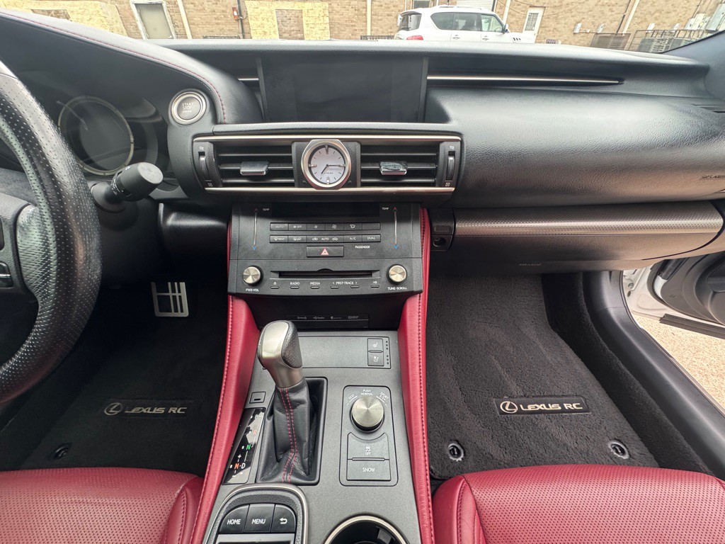 2016 Lexus RC Image 26